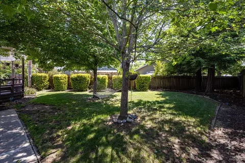 Exterior - 808 Milsom Pl, Windsor, CA 95492 photo 11 of 15