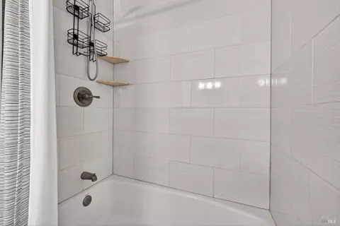 Bath - 808 Milsom Pl, Windsor, CA 95492 photo 2 of 3