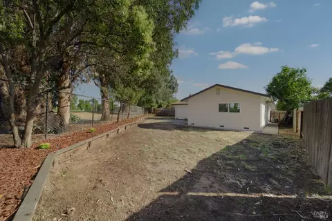 Exterior - 1061 Mockingbird Ct, Fairfield, CA 94533 photo 5 of 11