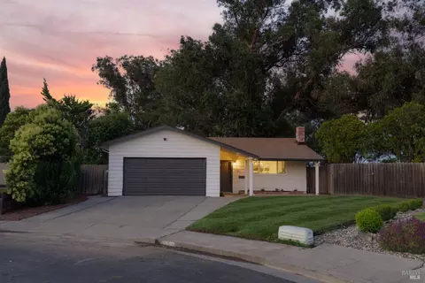 Exterior - 1061 Mockingbird Ct, Fairfield, CA 94533 photo 1 of 11