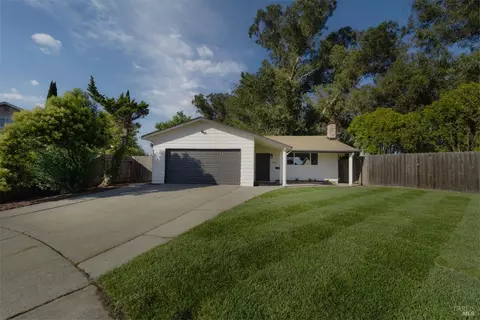 Exterior - 1061 Mockingbird Ct, Fairfield, CA 94533 photo 6 of 11