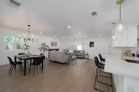 Dining - 1061 Mockingbird Ct, Fairfield, CA 94533 photo 2 of 3