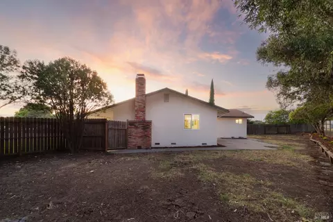 Exterior - 1061 Mockingbird Ct, Fairfield, CA 94533 photo 9 of 11