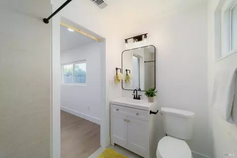 Bath - 1061 Mockingbird Ct, Fairfield, CA 94533 photo 2 of 8