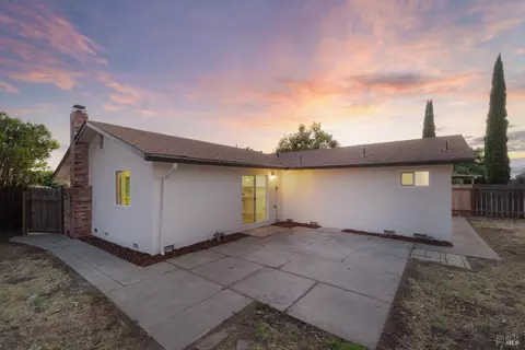 Exterior - 1061 Mockingbird Ct, Fairfield, CA 94533 photo 10 of 11