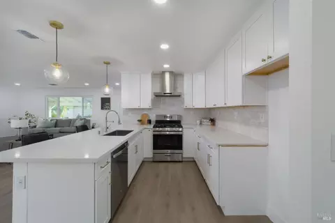 Kitchen - 1061 Mockingbird Ct, Fairfield, CA 94533 photo 4 of 6
