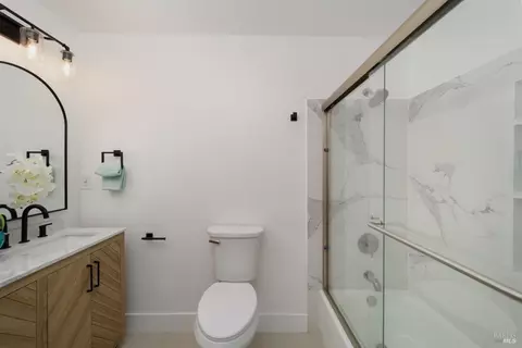 Bath - 1061 Mockingbird Ct, Fairfield, CA 94533 photo 3 of 8