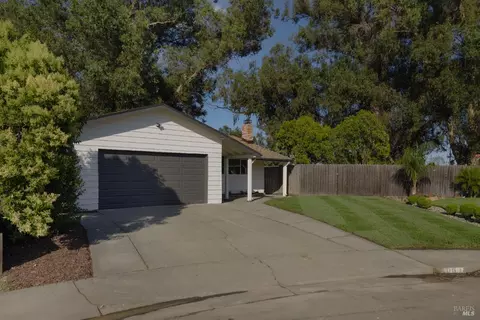 Exterior - 1061 Mockingbird Ct, Fairfield, CA 94533 photo 7 of 11