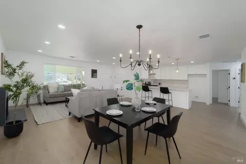 Dining - 1061 Mockingbird Ct, Fairfield, CA 94533 photo 1 of 3