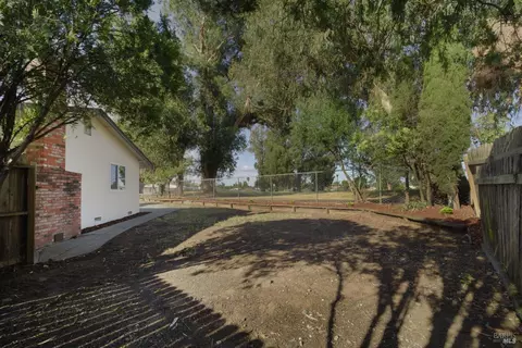 Exterior - 1061 Mockingbird Ct, Fairfield, CA 94533 photo 2 of 11