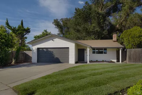 Exterior - 1061 Mockingbird Ct, Fairfield, CA 94533 photo 8 of 11