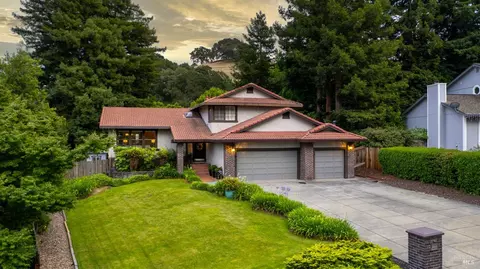 1108 E Sunnyslope Rd, Petaluma, CA 94952
