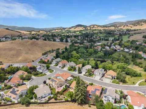 View/Area - 3213 Bear Creek Dr, Fairfield, CA 94534 photo 6 of 8