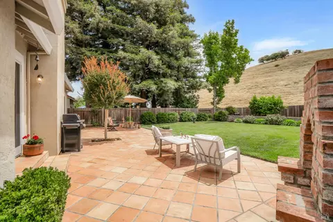 Exterior - 3213 Bear Creek Dr, Fairfield, CA 94534 photo 3 of 10
