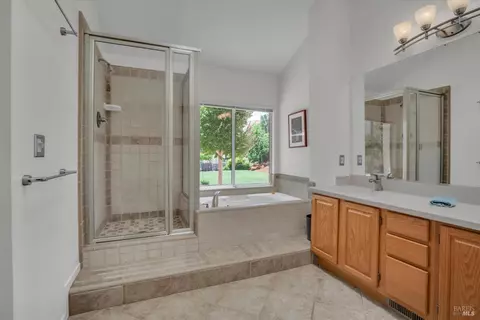 Bath - 3213 Bear Creek Dr, Fairfield, CA 94534 photo 3 of 3