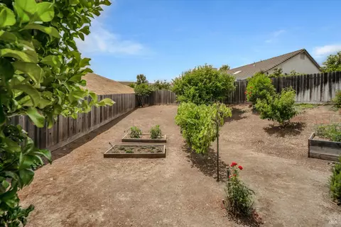 Exterior - 3213 Bear Creek Dr, Fairfield, CA 94534 photo 6 of 10