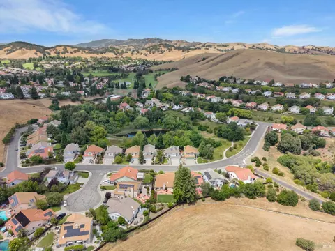 View/Area - 3213 Bear Creek Dr, Fairfield, CA 94534 photo 5 of 8
