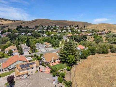 View/Area - 3213 Bear Creek Dr, Fairfield, CA 94534 photo 7 of 8
