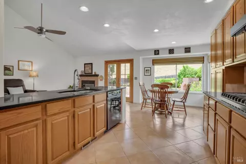 Kitchen - 3213 Bear Creek Dr, Fairfield, CA 94534 photo 3 of 4