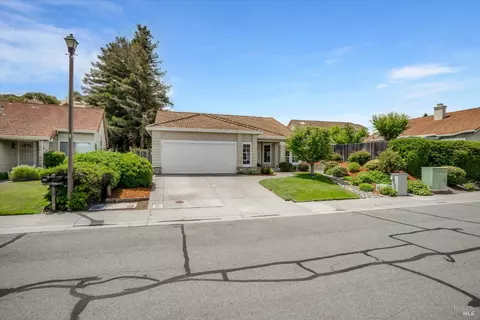 Exterior - 3213 Bear Creek Dr, Fairfield, CA 94534 photo 10 of 10