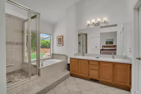Bath - 3213 Bear Creek Dr, Fairfield, CA 94534 photo 2 of 3