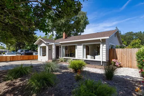 2211 Humboldt St, Santa Rosa, CA 95404
