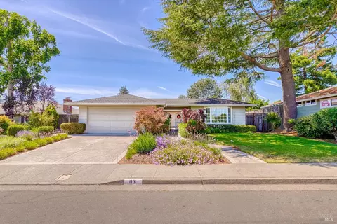 113 Valley Oaks Dr, Santa Rosa, CA 95409