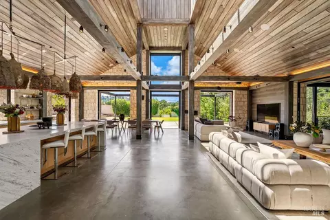 5366 Linda Ln, Santa Rosa, CA 95404