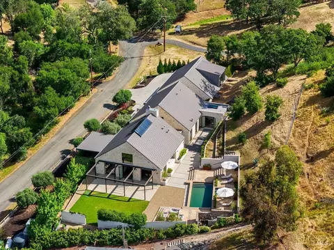 5366 Linda Ln, Santa Rosa, CA 95404