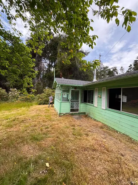 19301 Summers Ln, Fort Bragg, CA 95437