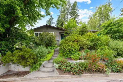 7960 Bella Vista Dr, Sebastopol, CA 95472