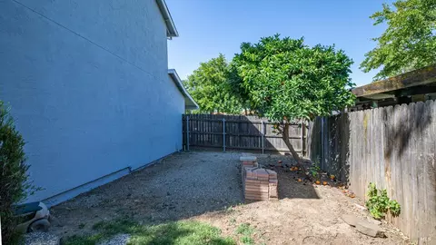 Exterior - 445 Calmace Dr, Dixon, CA 95620 photo 23 of 28