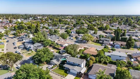 View/Area - 445 Calmace Dr, Dixon, CA 95620 photo 6 of 9