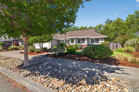 4795 Hillsboro Cir, Santa Rosa, CA 95405