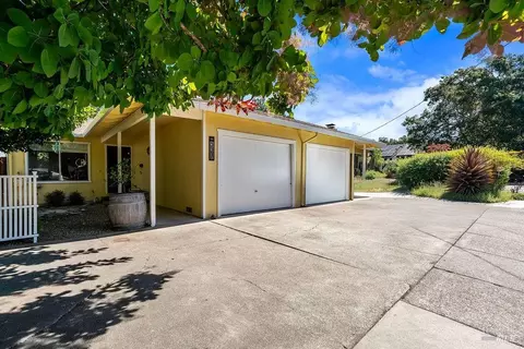 327-329 Plaza St, Healdsburg, CA 95448