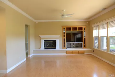 Living - 2901 Pebble Beach Cir, Fairfield, CA 94534 photo 4 of 11