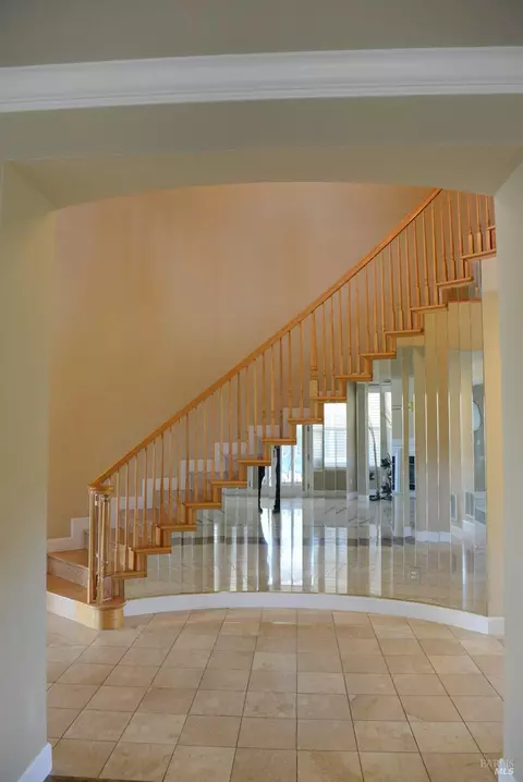 Entry Way - 2901 Pebble Beach Cir, Fairfield, CA 94534 photo 2 of 3