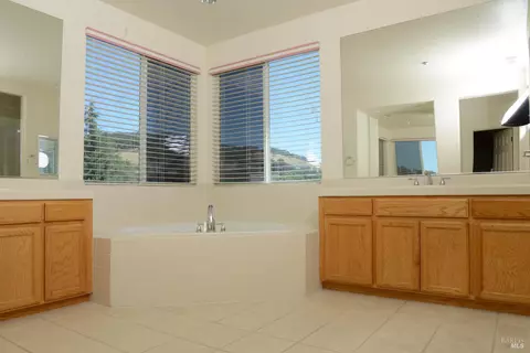 Bath - 2901 Pebble Beach Cir, Fairfield, CA 94534 photo 1 of 2
