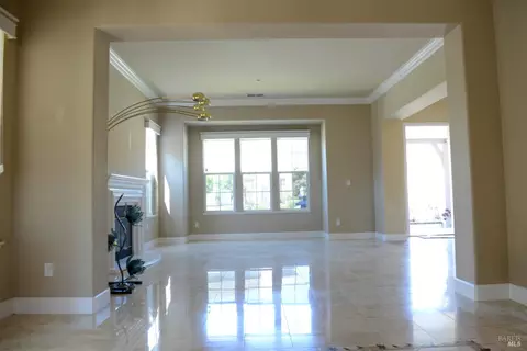 Living - 2901 Pebble Beach Cir, Fairfield, CA 94534 photo 3 of 11