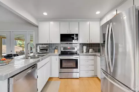 Kitchen - 996 Sandpoint Dr, Rodeo, CA 94572 photo 3 of 3
