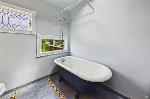Bath - 7110 Myrtle Ave, Eureka, CA 95503 photo 4 of 4