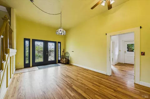 Entry Way - 7110 Myrtle Ave, Eureka, CA 95503 photo 4 of 10