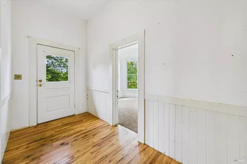 Entry Way - 7110 Myrtle Ave, Eureka, CA 95503 photo 5 of 10