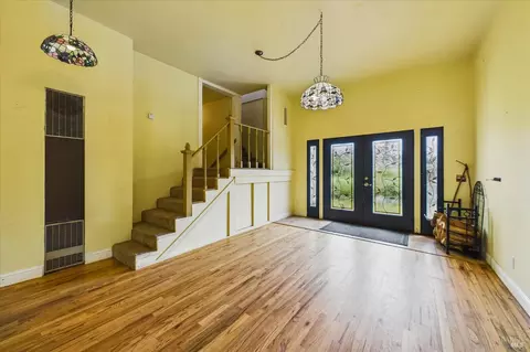 Entry Way - 7110 Myrtle Ave, Eureka, CA 95503 photo 2 of 10