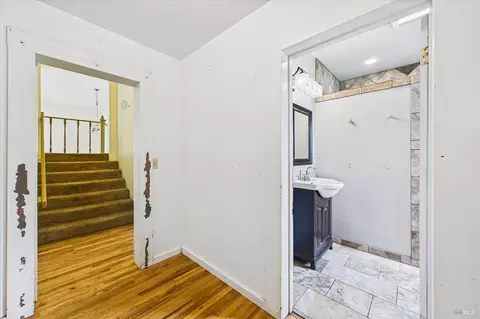 Entry Way - 7110 Myrtle Ave, Eureka, CA 95503 photo 3 of 10
