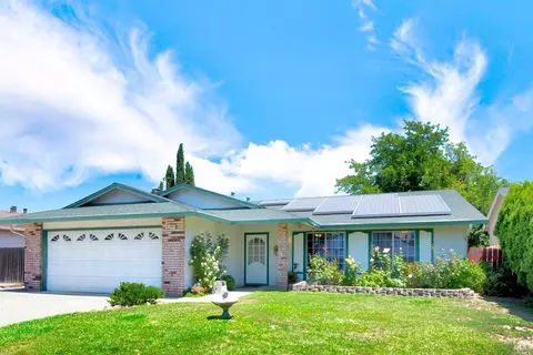 755 Oakmeade Dr, Vacaville, CA 95687
