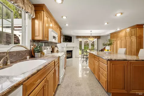 Kitchen - 6811 Willow Rd, Vacaville, CA 95687 photo 4 of 5