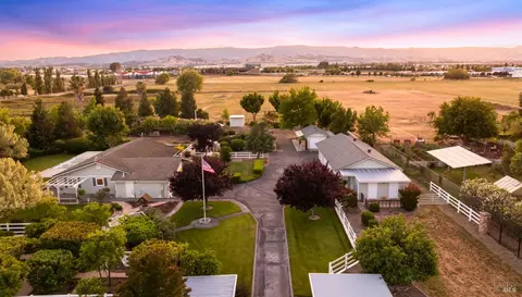 6811 Willow Rd, Vacaville, CA 95687