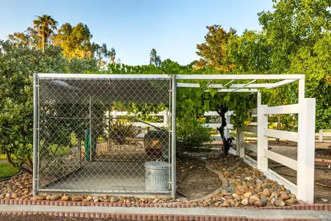 Exterior - 6811 Willow Rd, Vacaville, CA 95687 photo 34 of 37