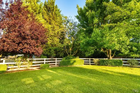 Exterior - 6811 Willow Rd, Vacaville, CA 95687 photo 10 of 37